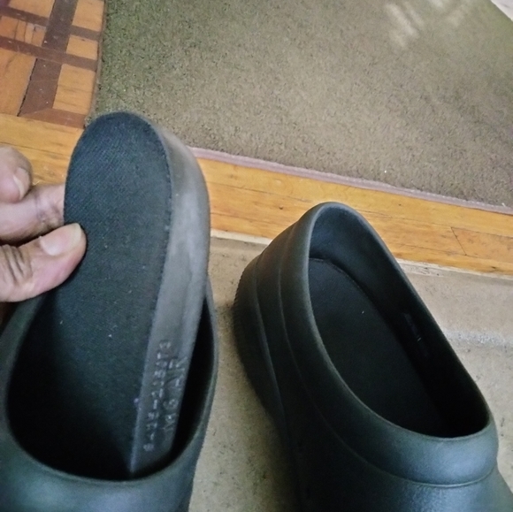 Unisex Crocs - Picture 3 of 10